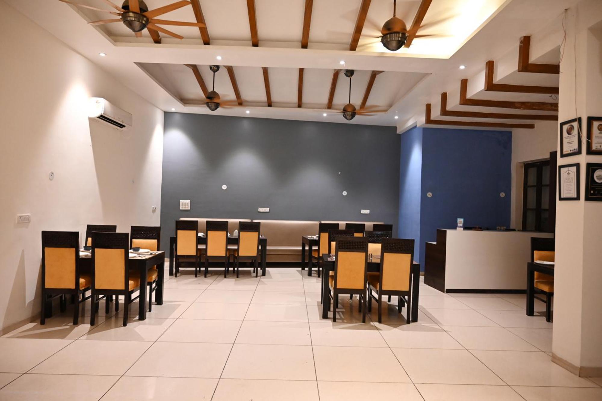 Hotel Badrika Inn Rewa Exterior photo